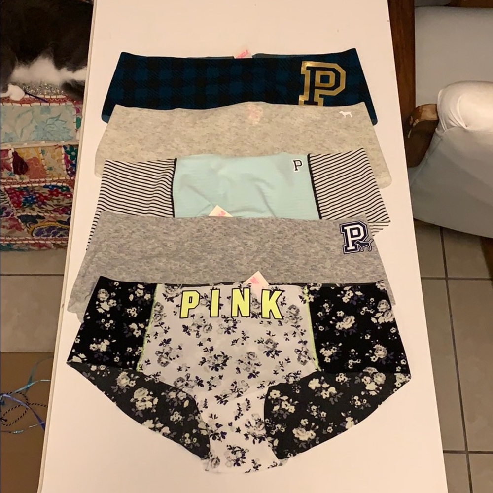 Vs Pink 5 pairs of No Show Panties Medium NWT